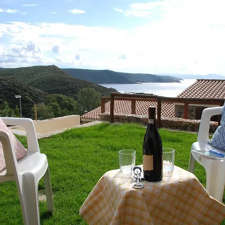 דירה Is Cannisonis טורה דיי קורסרי